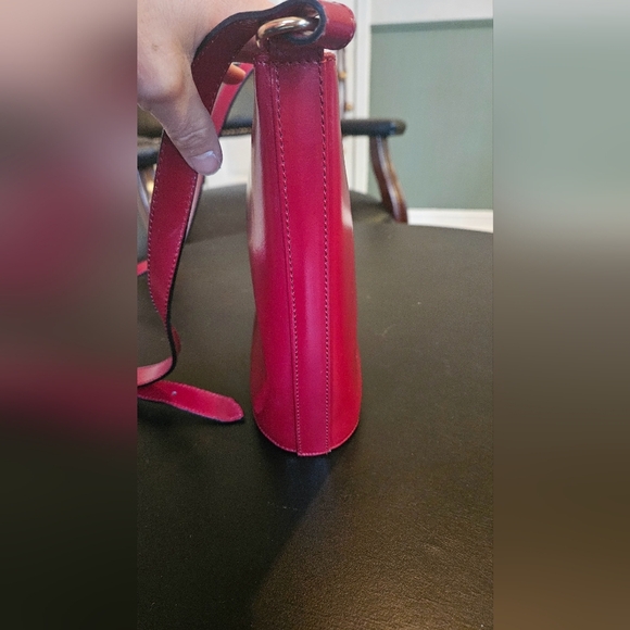 VINTAGE CRISTIAN Italian Cherry Red Genuine Leather shoulder bag. - Picture 10 of 14